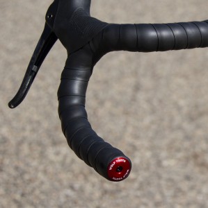 AlloyBarPlugs_roadbike-red_03_1200x