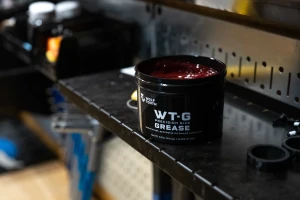 WolfToothWT-GPrecisionBikeGrease_2_1200x.jpg
