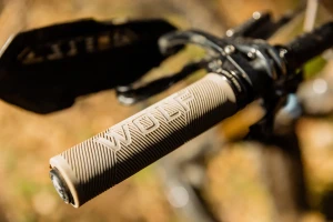 WolfTooth_EchoLock-OnGrips_Trail_chwyty_rowerowe.jpg