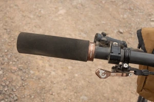 Chywty kierownicy Fat Paw Lock On Wolf Tooth DSCF3859-2.jpg.webp