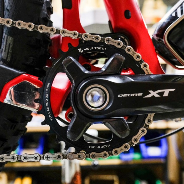 Zębatka Wolf Tooth Components zainstalowana do korb Shimano XT M8000 96 BCD 32T HG plus 