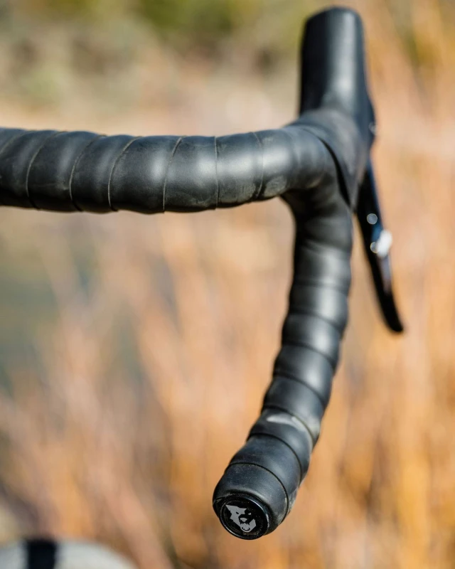 Owijka Wolf Tooth Supple Lite Bar Tape na rowerze Otso.jpg