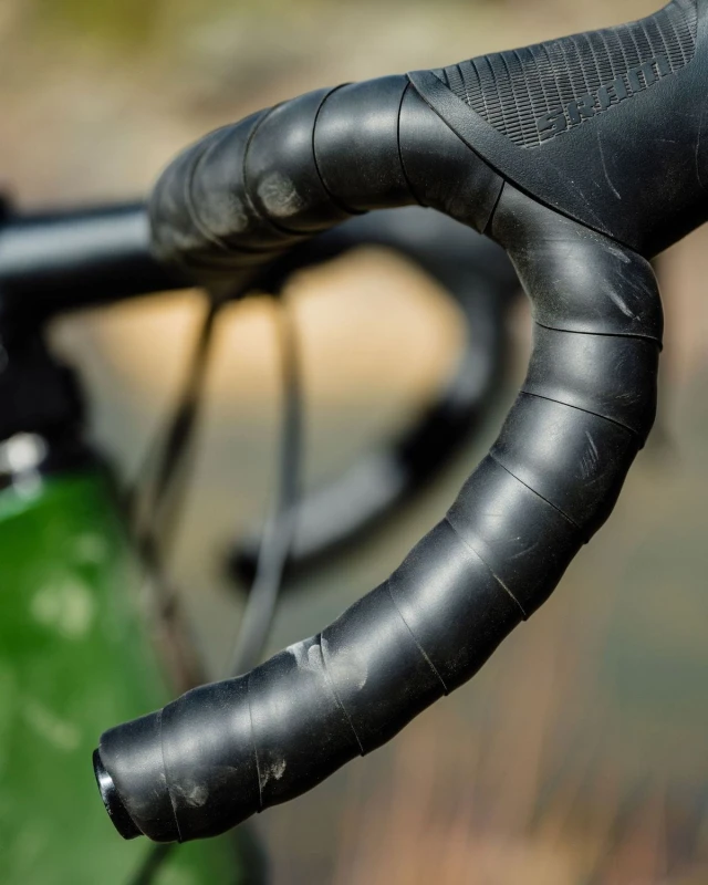 Owijka Wolf Tooth Supple Lite Bar Tape z korkiem.jpg