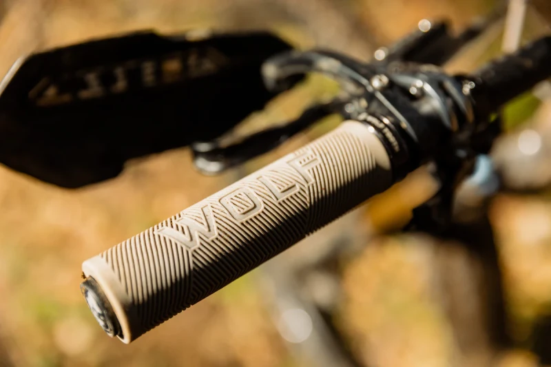 WolfTooth_EchoLock-OnGrips_Trail_chwyty_rowerowe.jpg