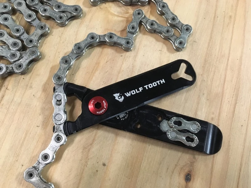 WT-tools-combo-pliers-master_link-02_1024x1024