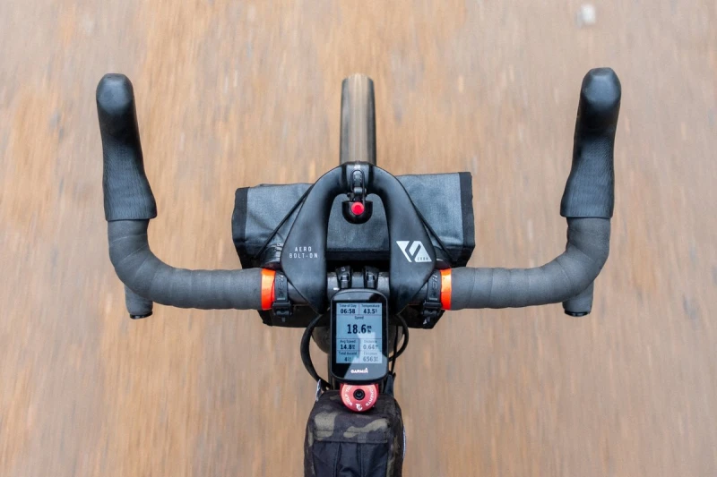 Owijka Wolf Tooth Supple Bar Tape gravel instalacja na rowerze Otso Waheela C widok z góry