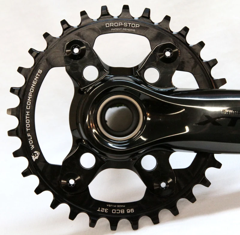 Zębatka Wolf Tooth Components 96 BCD zainstalowana na korbie XTR M9000