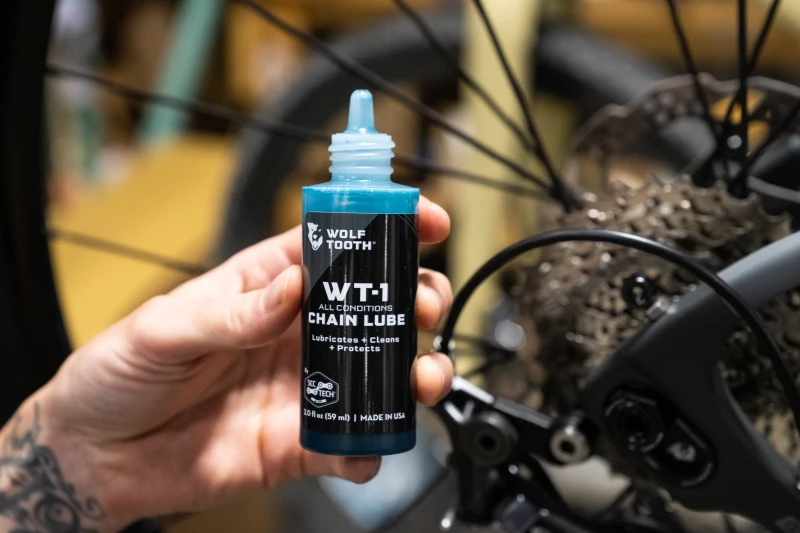 WolfTooth_WT-1ChainLube2ozapplication_1_2048x.jpg