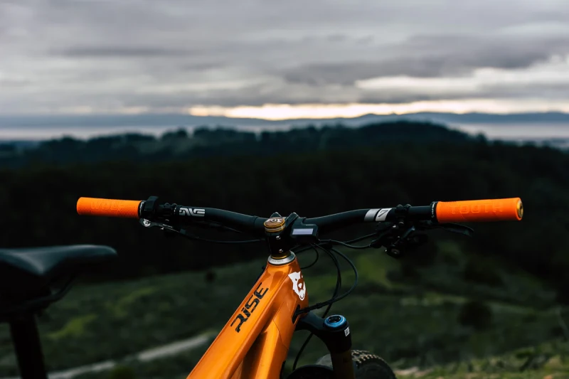 WolfTooth_EchoLock-OnGrips_Trail_chwyty.jpg