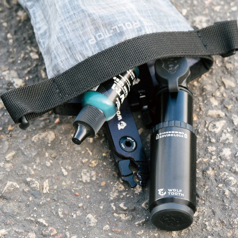 WT25_EnCase30ccPump_LifeStyle_TekliteBag_DSC06375_square.jpg
