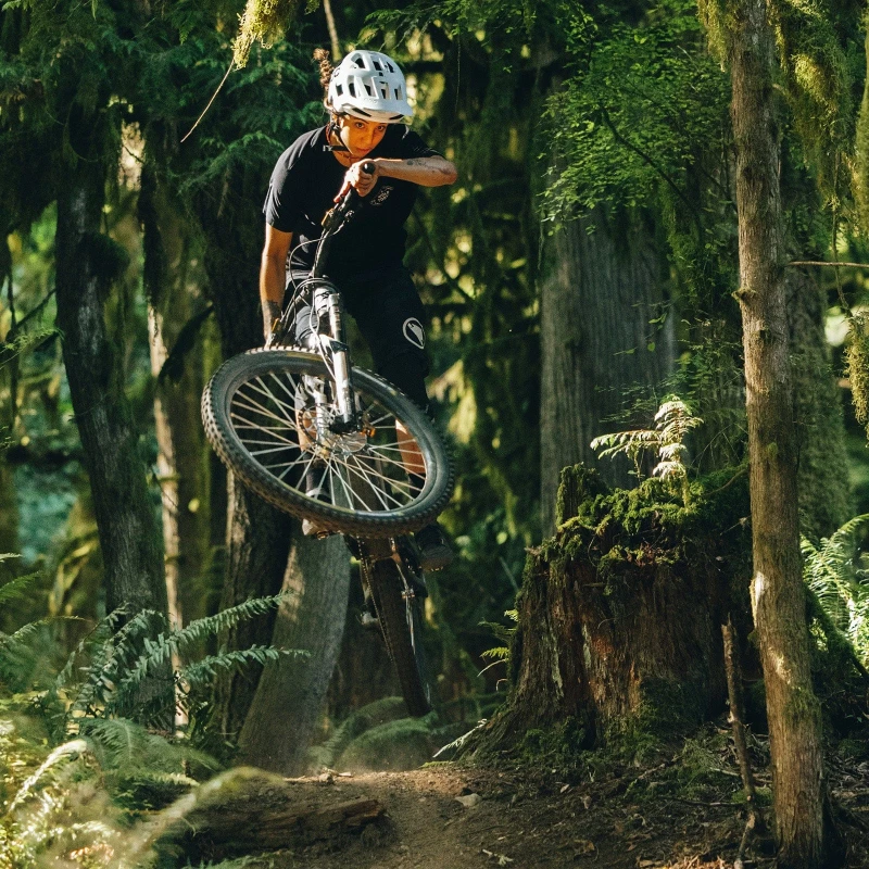 cami_jump_square_6bc735f7-0152-4345-84eb-f994b0ddddaa.jpg